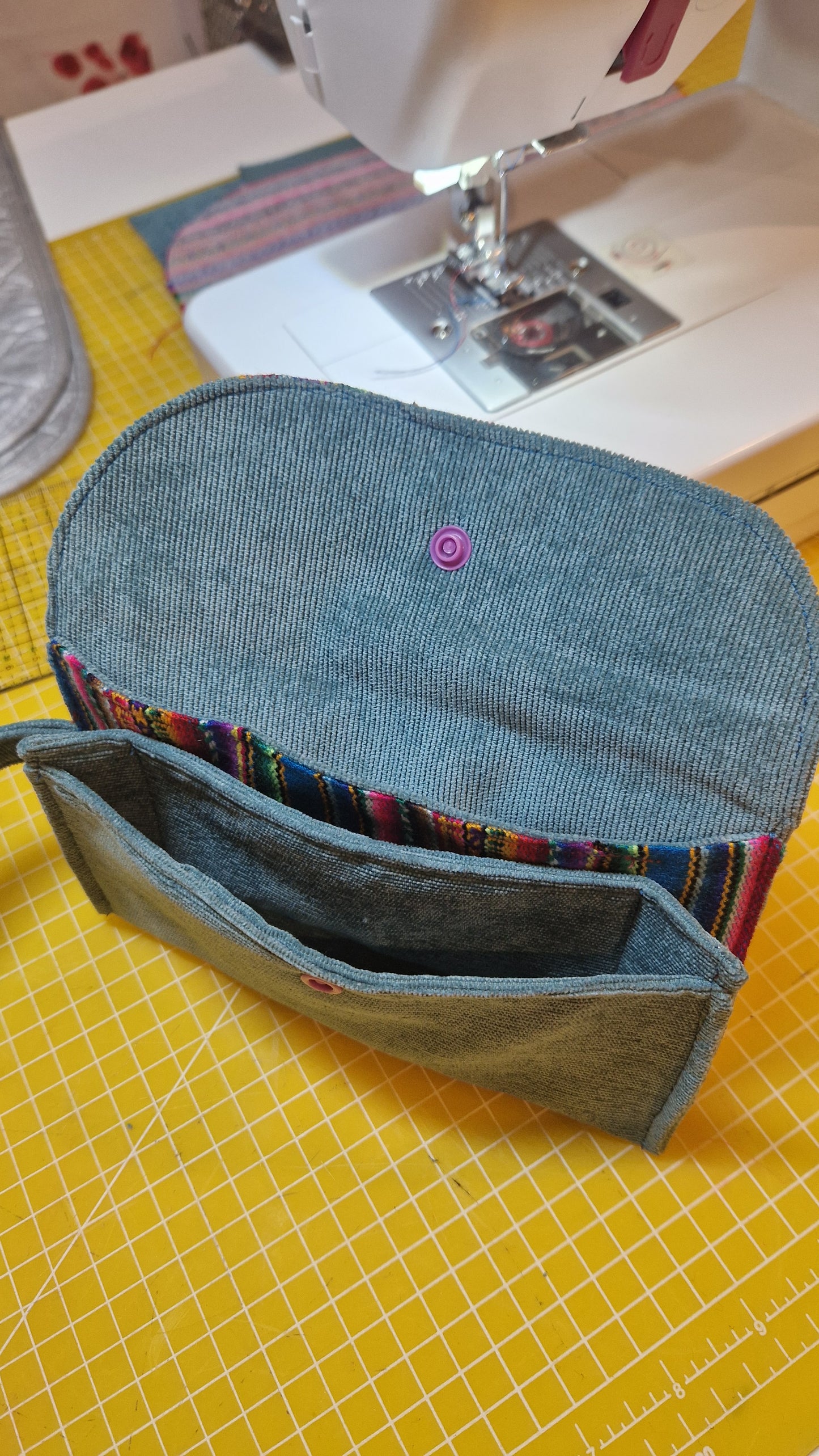 Loly, La petite pochette originale (Choix des tissus en photo)