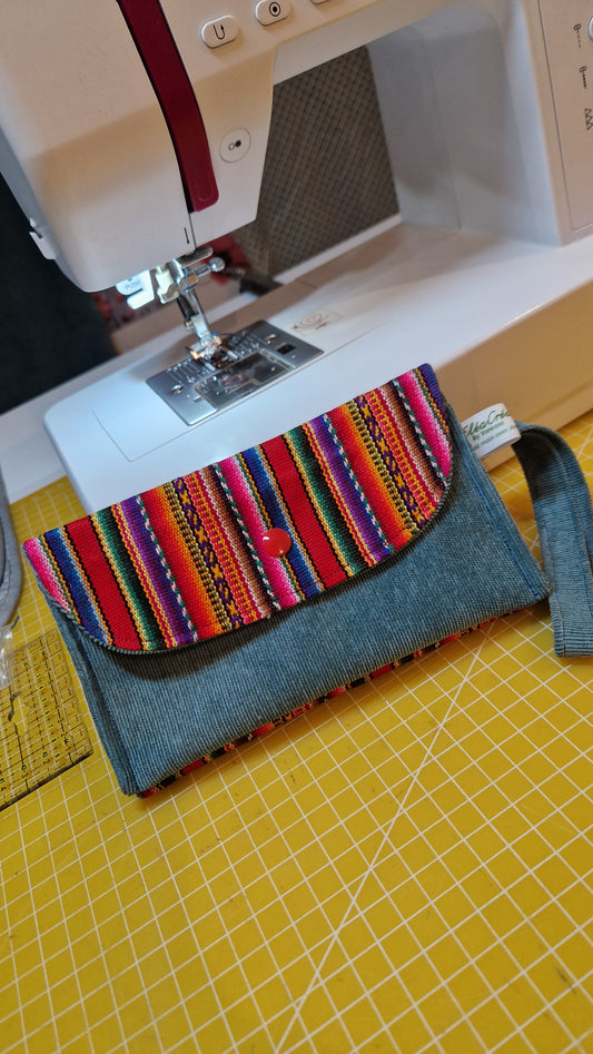 Loly, La petite pochette originale (Choix des tissus en photo)
