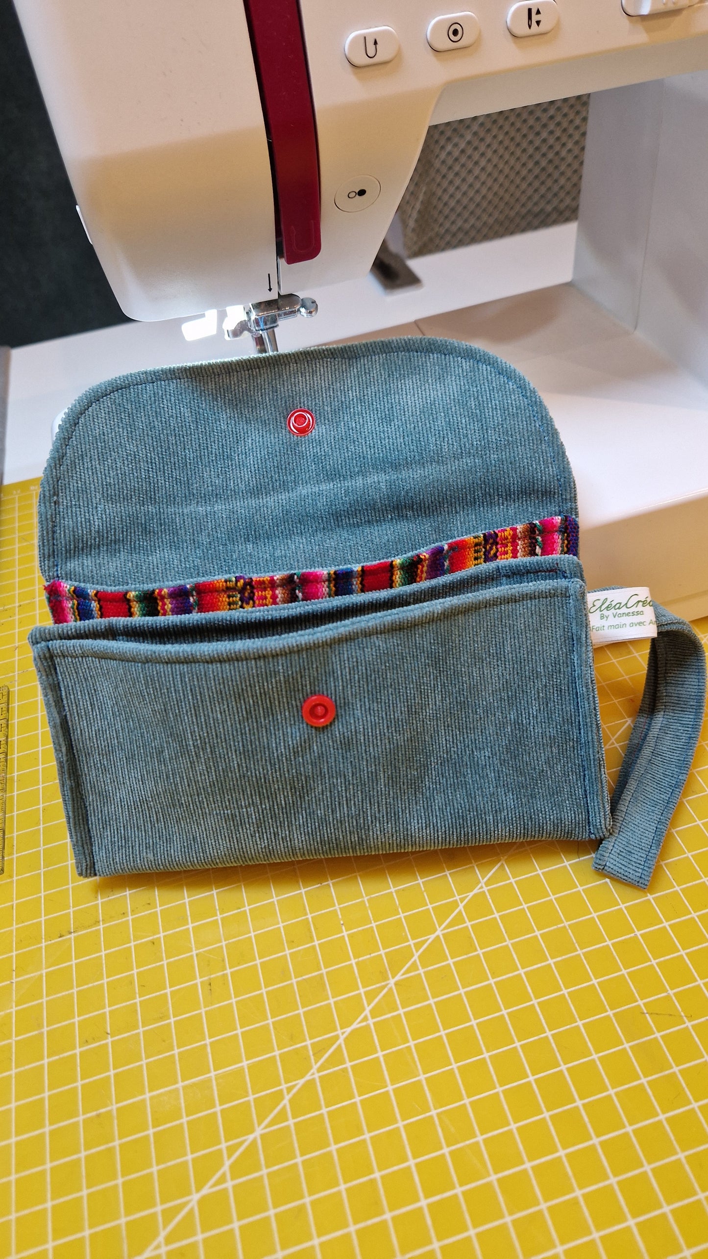 Loly, La petite pochette originale (Choix des tissus en photo)